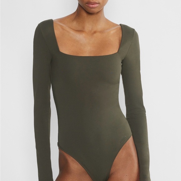 Aritzia Tops - 💚 Aritzia Babaton Olive Square-Neck Bodysuit | Size L | NWT